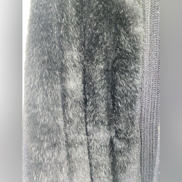 Caribbean Pacific Faux Fur Vest Size Small - Picture 4 of 5